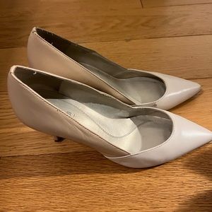 Lovely Tahari heels